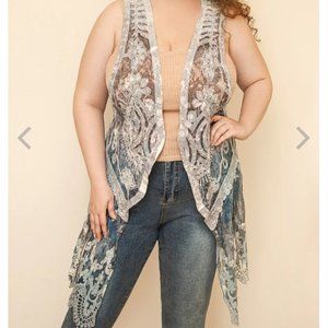 NWT Navy blue and whie applique lace kimono vest.